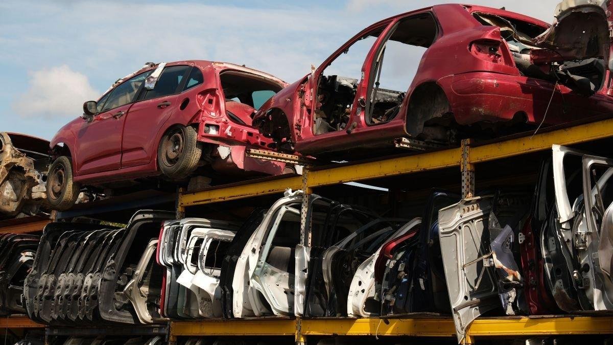 Imagem de autopeças usadas em estoque