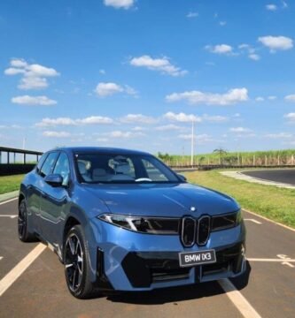 BMW iX3 em ação