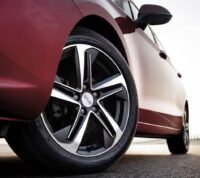 Veículos da BAIC em processo de montagem