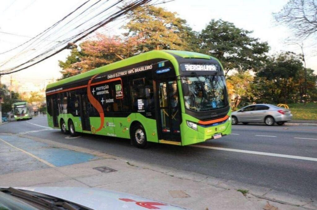 Ônibus elétricos com nova caixa de baterias