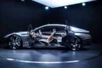 Imagem representativa da indústria automotiva com tecnologia