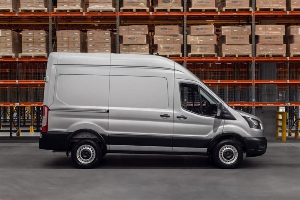 Ford Transit em operação de monitoramento de frotas
