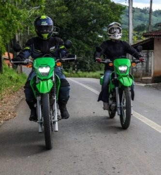Kawasaki KLX230 2027 em destaque