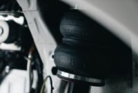 Carro premium com suspensão de alta performance