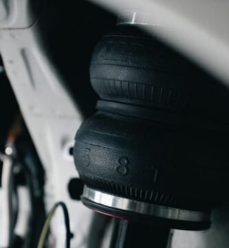 Carro premium com suspensão de alta performance