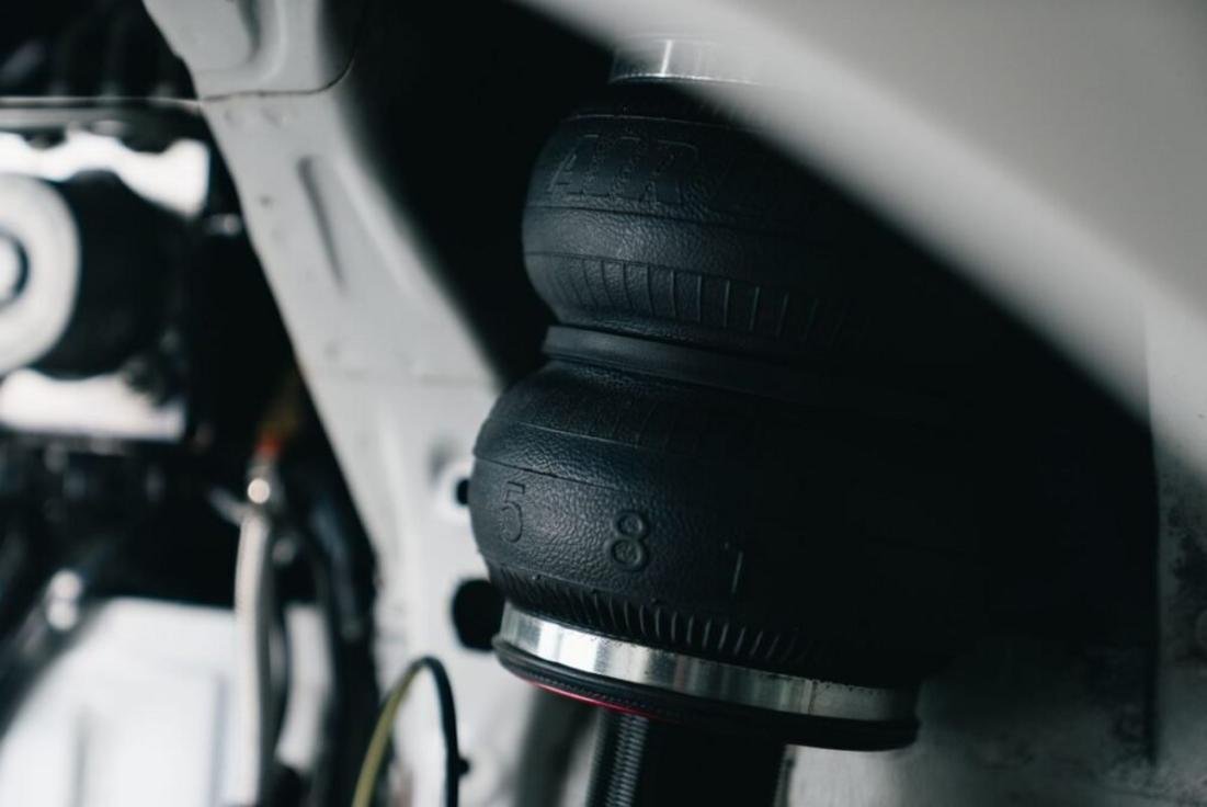 Carro premium com suspensão de alta performance