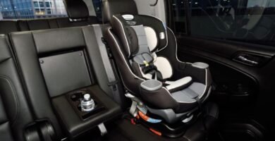 Cadeirinha infantil instalada corretamente