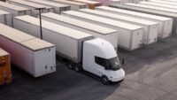 Caminhão elétrico Tesla Semi em operação