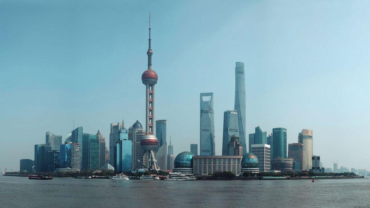 Veículos chineses em exibição para exportação