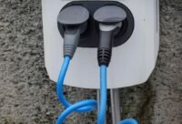 Veículo elétrico gerando energia externa