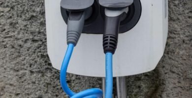 Veículo elétrico gerando energia externa