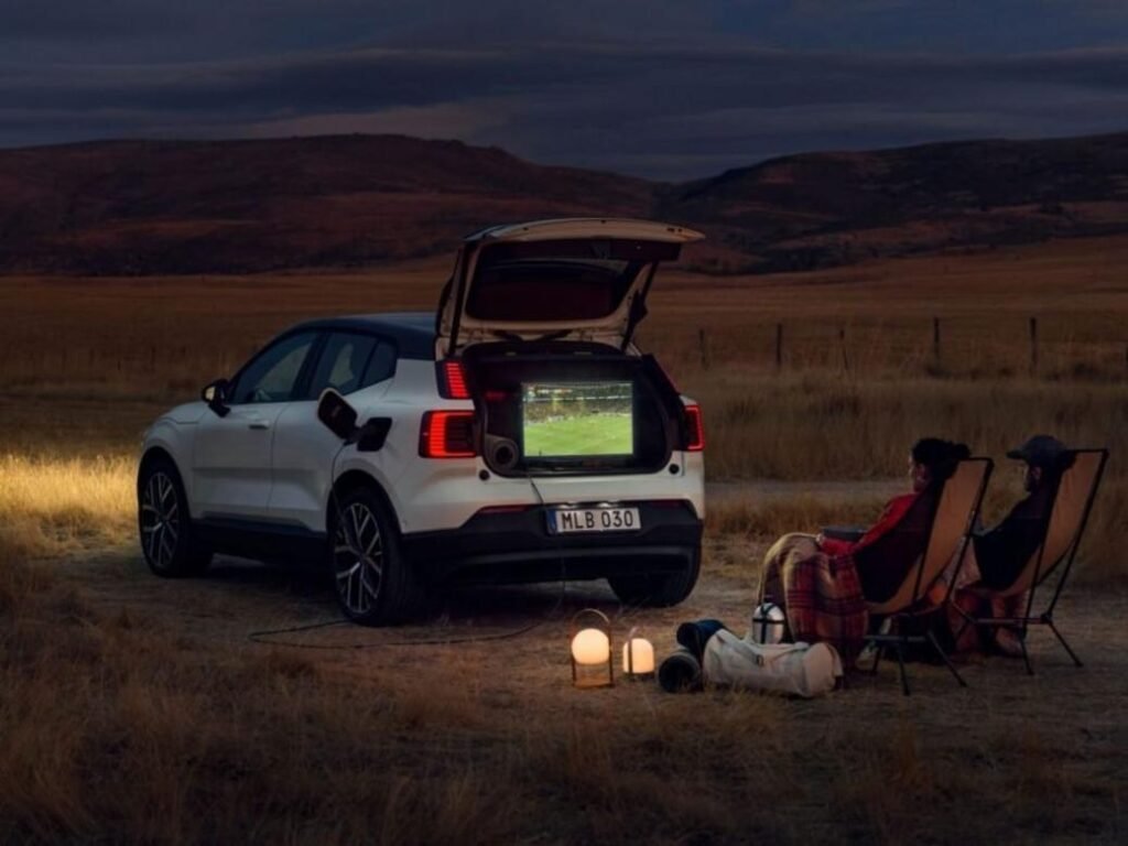 Volvo EX30 equipado com função V2L operando como gerador
