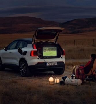 Volvo EX30 equipado com função V2L operando como gerador