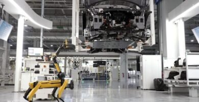 Turismo em fábrica de veículos elétricos
