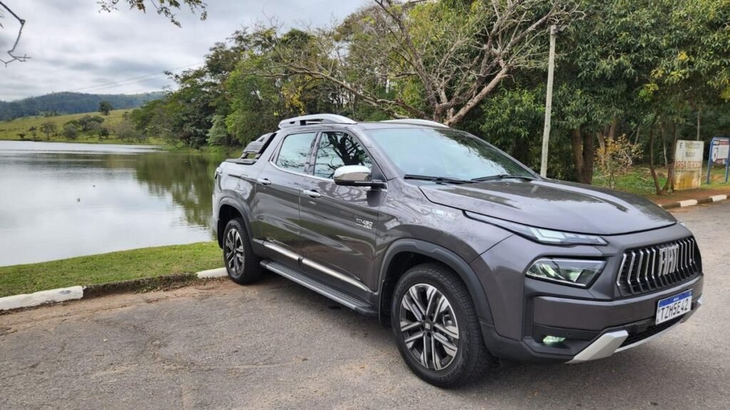 Fiat Toro 2027 em ação na estrada