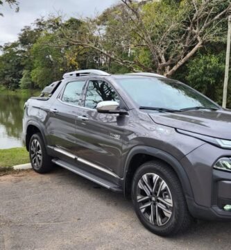 Fiat Toro 2027 em ação na estrada