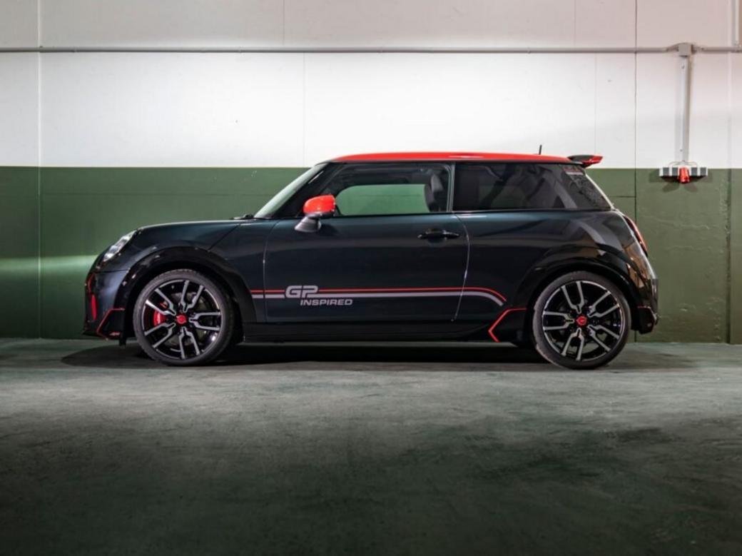 MINI JCW GP Inspired em Legend Grey