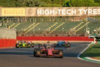 Carros autônomos competindo em corrida