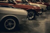 Automóveis clássicos em exibição na Califórnia