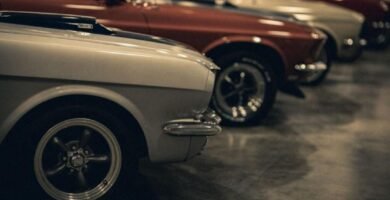 Automóveis clássicos em exibição na Califórnia