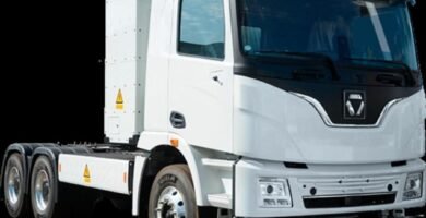 Caminhão elétrico E7-95T em operação