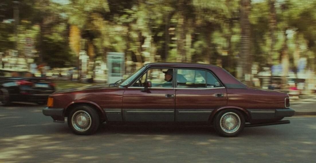 Chevrolet Opala em movimento