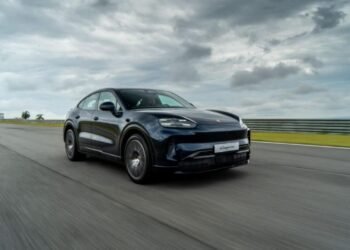 Porsche Cayenne Electric em destaque