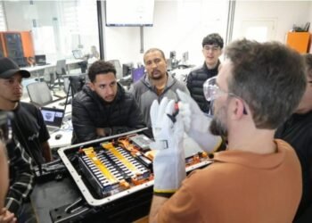 Técnicos brasileiros em competição de habilidades automotivas