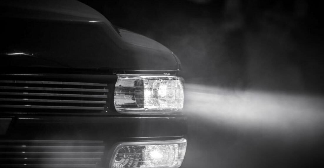 Imagem de faróis e lanternas automotivas