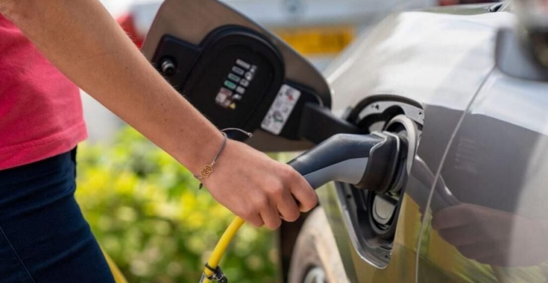Veículos elétricos em discussão comercial