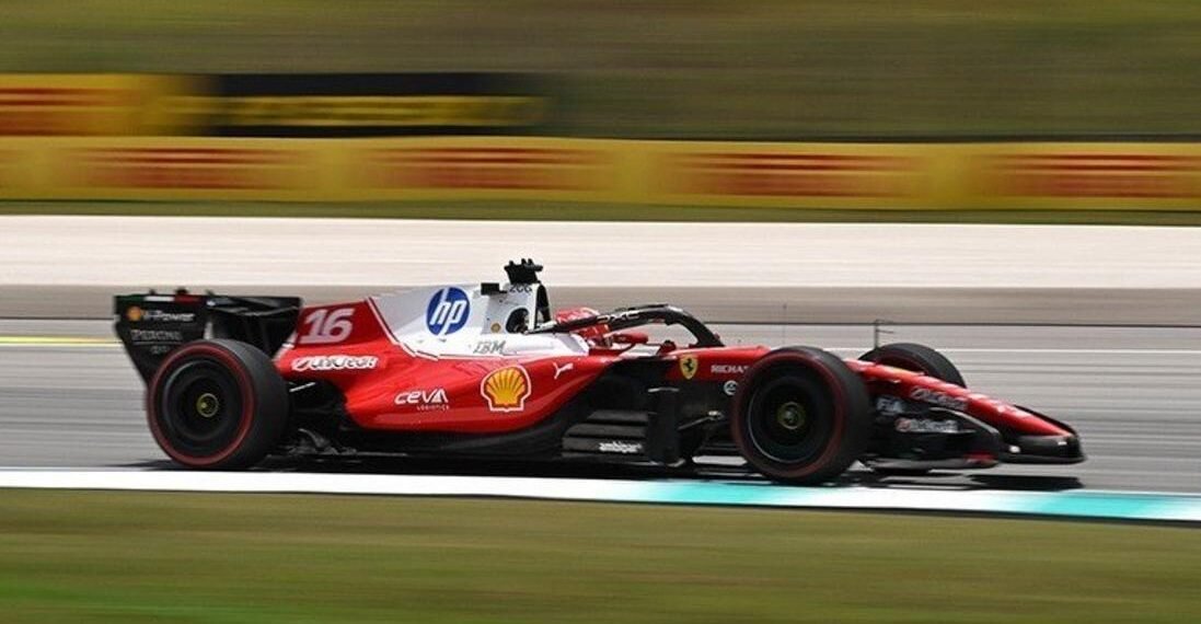 Charles Leclerc no treino livre da F1 em Sepang