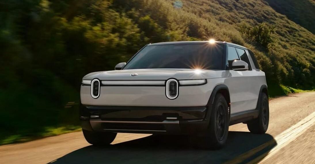 Rivian R2 em recall