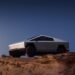 Imagem promocional da Tesla com veículo elétrico