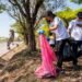 Voluntários participando do mutirão ambiental