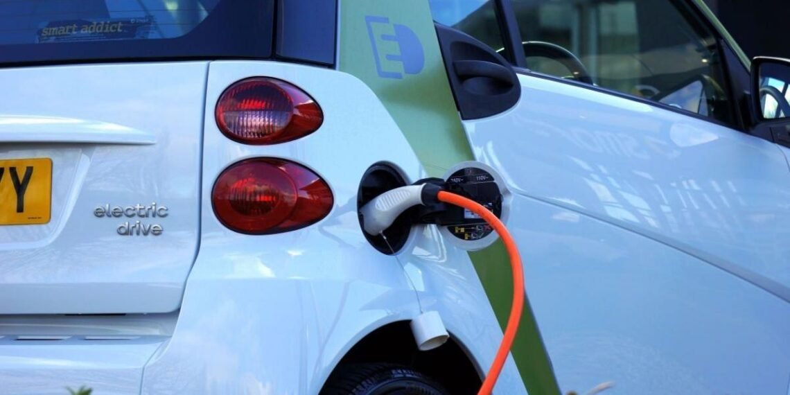 Aspecto de veículos elétricos em exposição