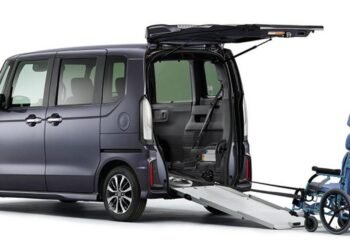 Honda N-Box em ambiente urbano