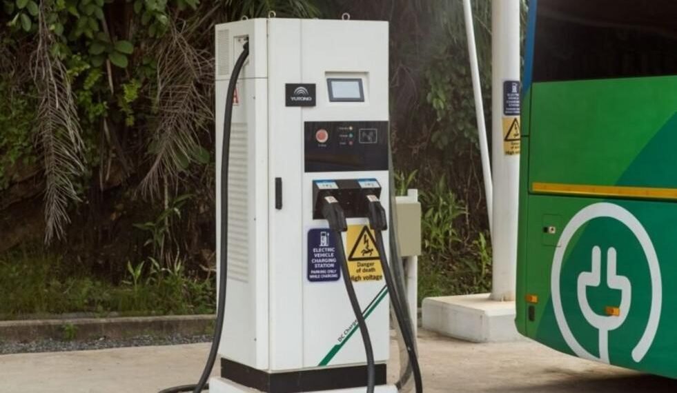 Ônibus elétrico em operação com sistema de climatização