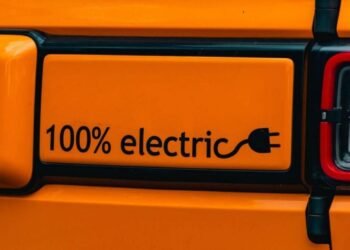 Baterias de carros elétricos em armazenamento