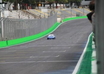 Veículos da Porsche Cup em manutenção com IA