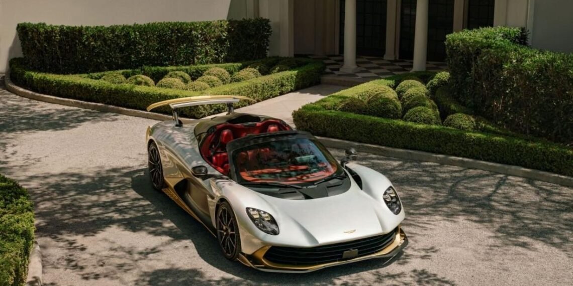 Aston Martin Valhalla Spider em exibição